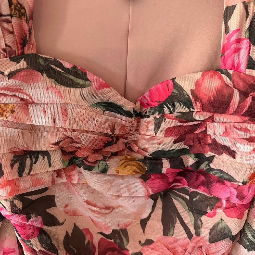 Express Pink Floral Ruched Sweetheart Neck Blouse - Picture 2 of 3